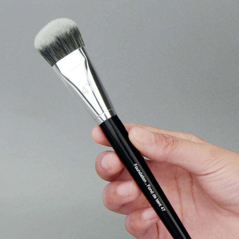 LOYBJ Professional Foundation Brush