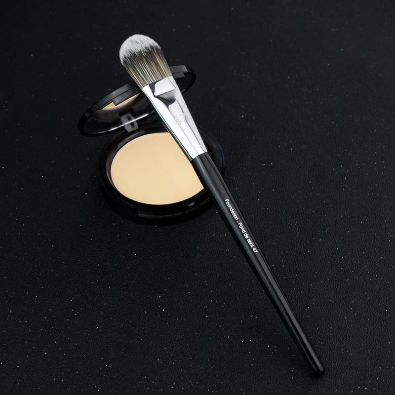 LOYBJ Professional Foundation Brush