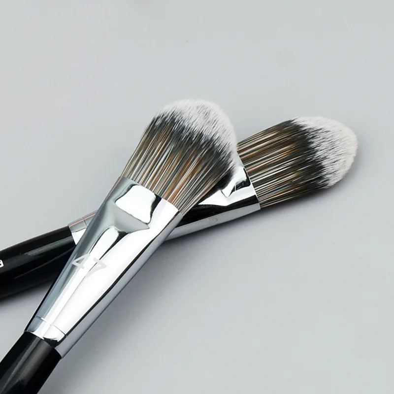 LOYBJ Professional Foundation Brush