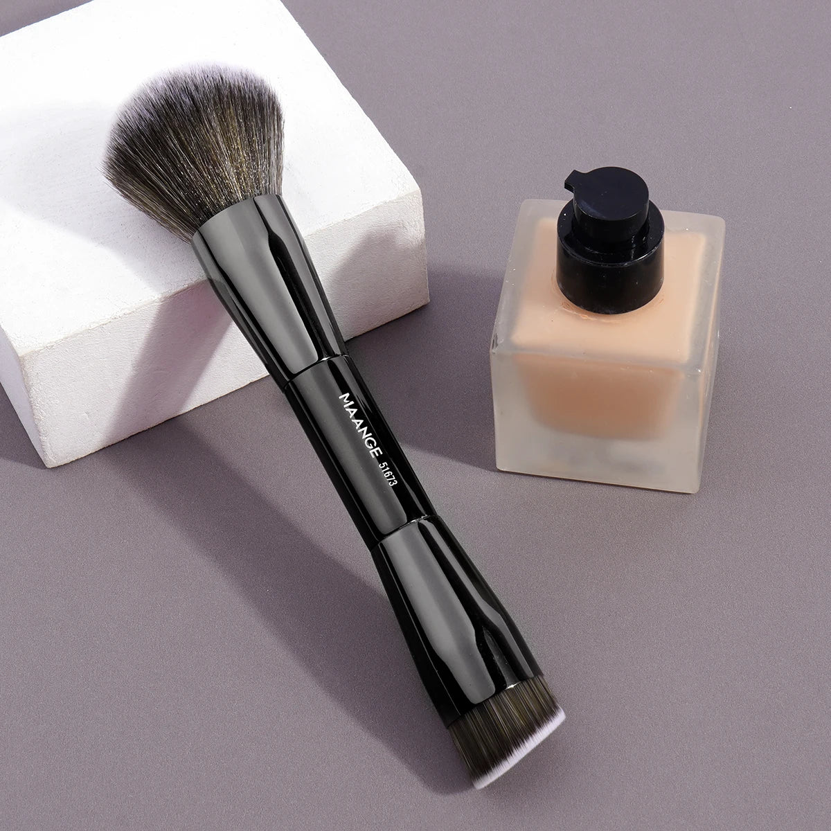 MAANGE Double-Ended Makeup Brush