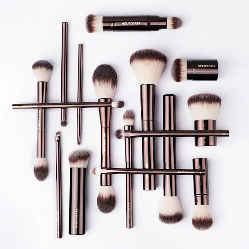 Hourglass Round Head Powder Brush